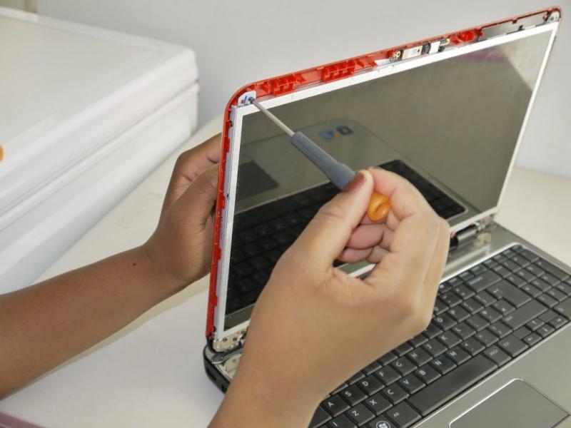 Замена ЖКИ матрицы (экрана) в ноутбуке.