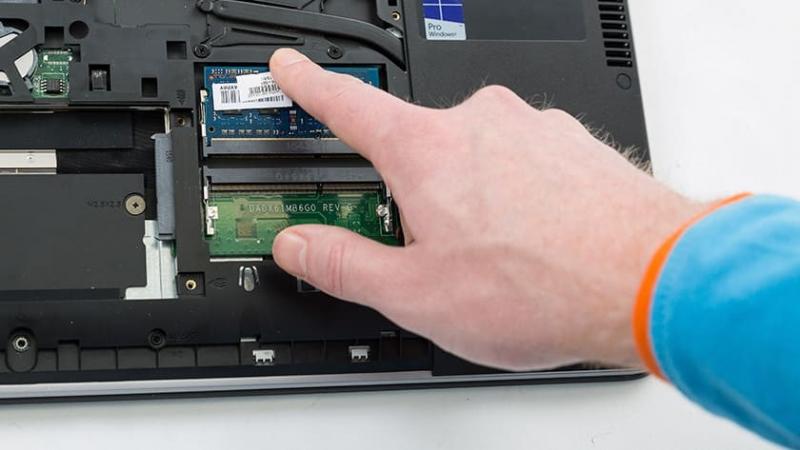 Какие факторы указывают на неисправность оперативной памяти ноутбука?